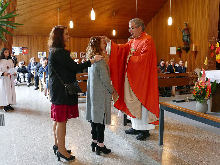 Firmung 2019 in Naumburg (Foto: Karl-Franz Thiede)